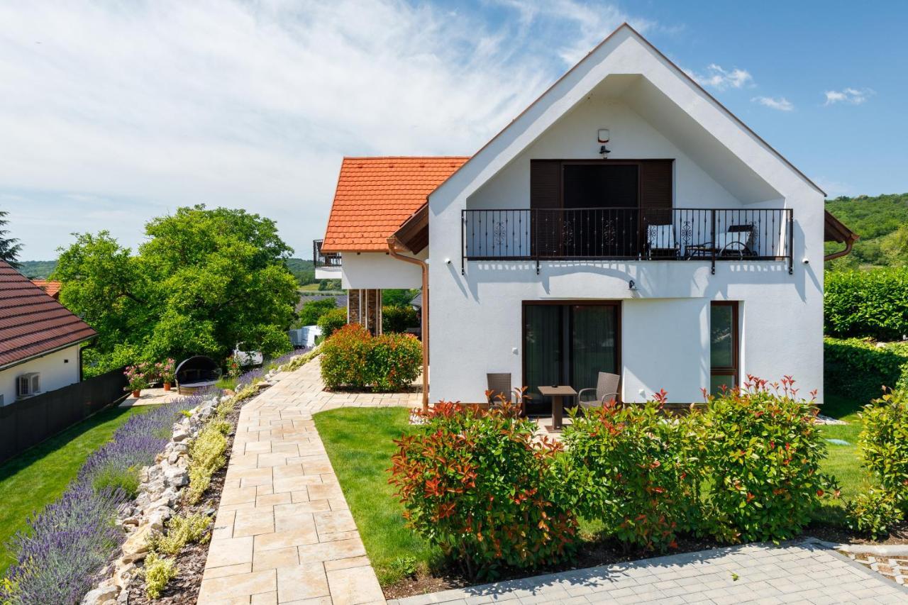Pilger Apartments Тихань Екстер'єр фото
