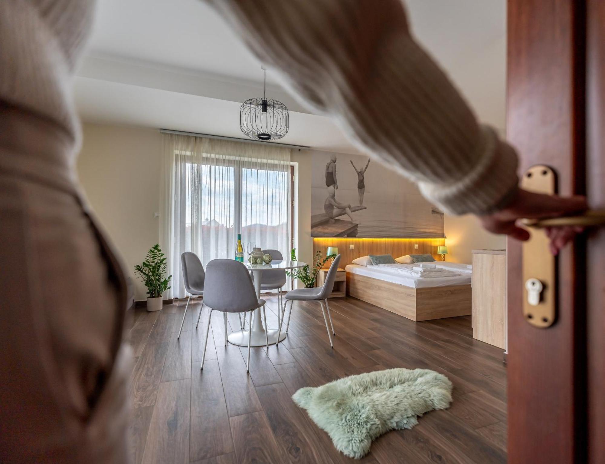 Pilger Apartments Тихань Екстер'єр фото